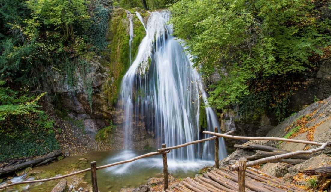 Водопад Джур-Джур: Журчащая жемчужина Крыма