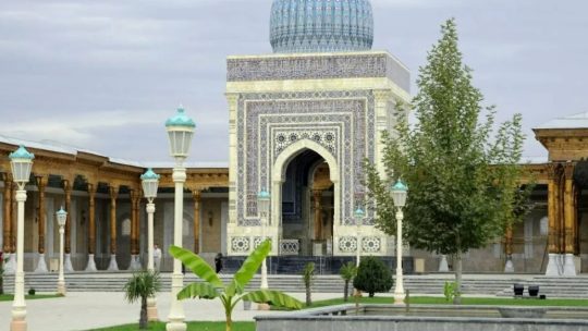 Святыни Узбекистана: как паломнический туризм превращает древние города в крупные религиозные центры